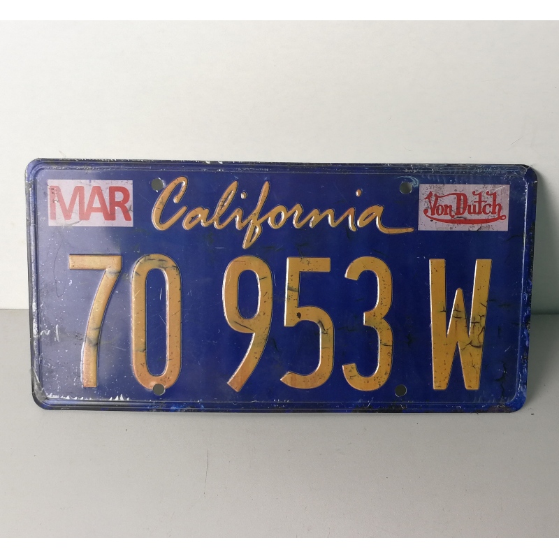 Placa de matrícula del coche de metal en relieve